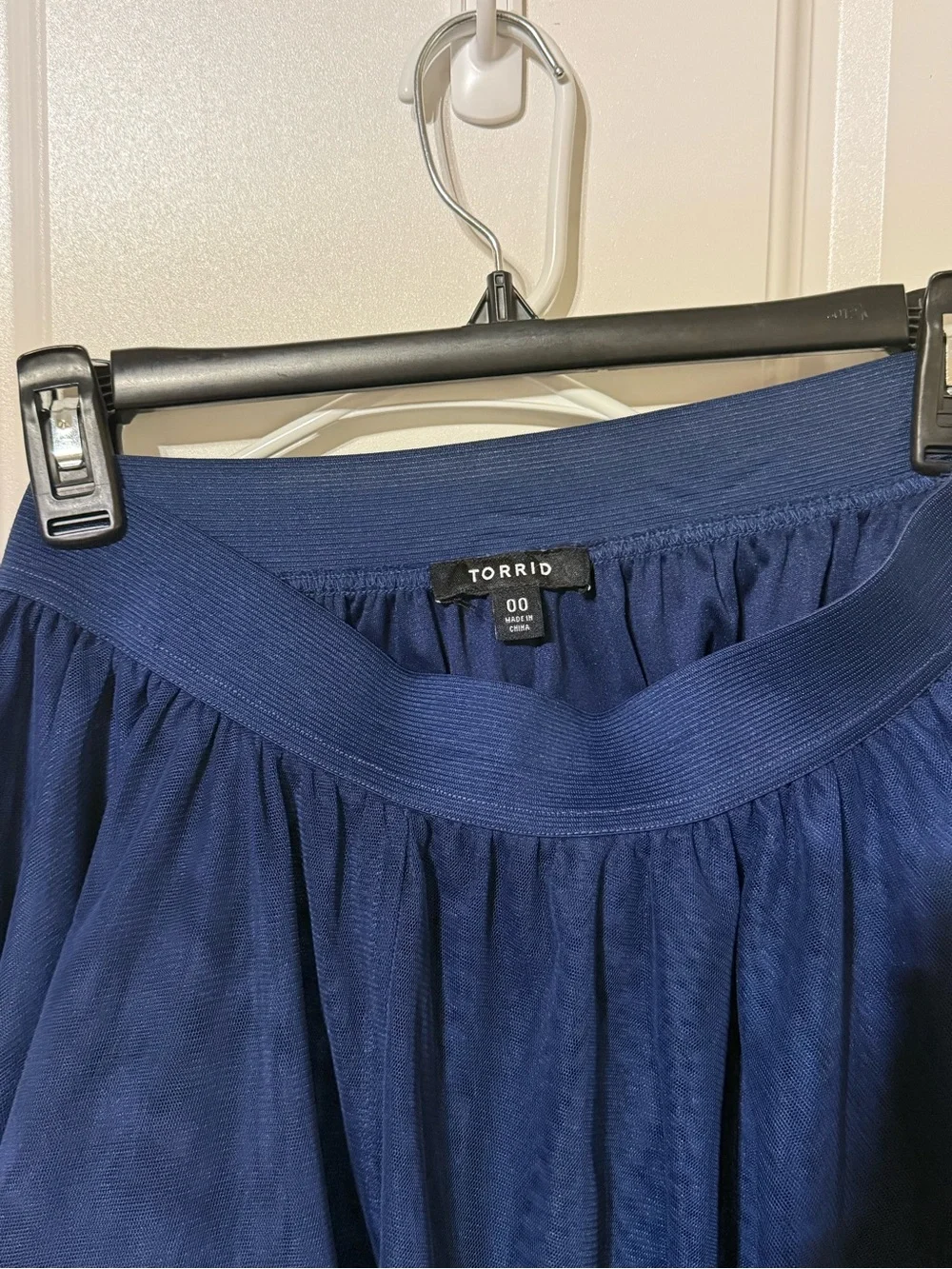 TORRID Gray Crewneck Sweater with Navy Heart and TORRID Navy tulle skirt